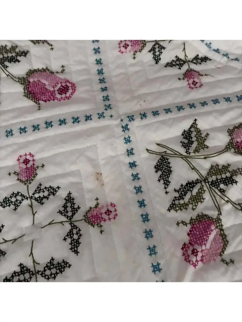 Vintage Hand Embroidered Cross Stitch Rose Quilt Queen 80x96 Floral Bedding